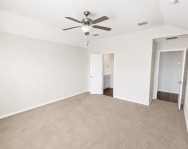 3903 Pioneer Drive - Photo Thumbnail 6