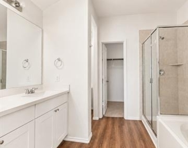 3903 Pioneer Drive - Photo Thumbnail 7