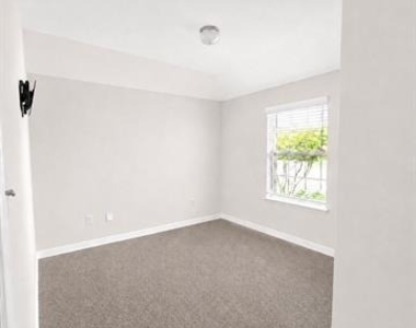 3903 Pioneer Drive - Photo Thumbnail 12
