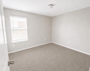 3903 Pioneer Drive - Photo Thumbnail 13