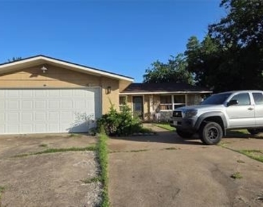 2304 Lakeland Drive - Photo Thumbnail 2
