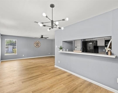 108 Cook Street - Photo Thumbnail 7