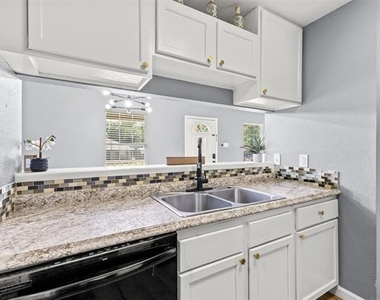 108 Cook Street - Photo Thumbnail 9