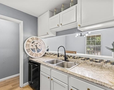 108 Cook Street - Photo Thumbnail 11