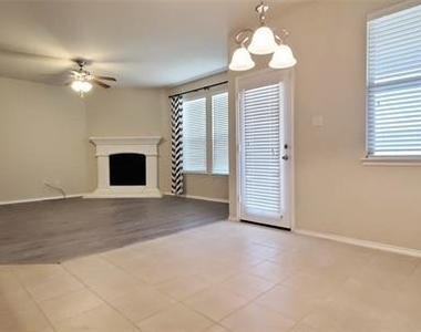 133 Oriole Drive - Photo Thumbnail 2