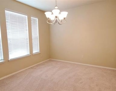 133 Oriole Drive - Photo Thumbnail 6