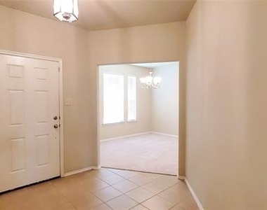 133 Oriole Drive - Photo Thumbnail 5