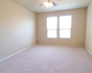 133 Oriole Drive - Photo Thumbnail 9
