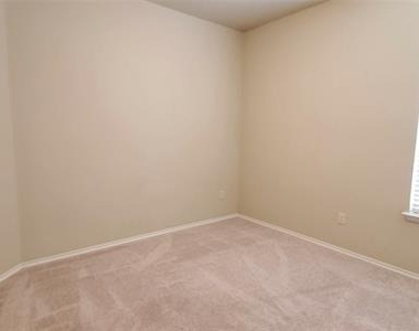 133 Oriole Drive - Photo Thumbnail 13