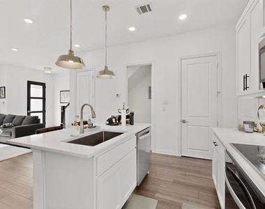 7546 Edgeware Road - Photo Thumbnail 4