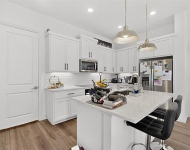 7546 Edgeware Road - Photo Thumbnail 2