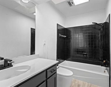 5349 Northridge Boulevard - Photo Thumbnail 7