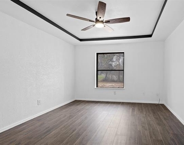 5349 Northridge Boulevard - Photo Thumbnail 9
