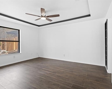 5349 Northridge Boulevard - Photo Thumbnail 12
