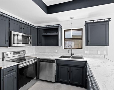 5349 Northridge Boulevard - Photo Thumbnail 4