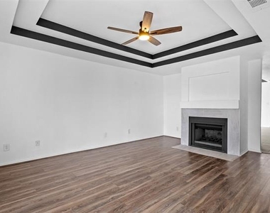 5349 Northridge Boulevard - Photo Thumbnail 5