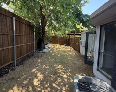 5349 Northridge Boulevard - Photo Thumbnail 15