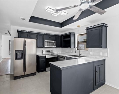 5349 Northridge Boulevard - Photo Thumbnail 3