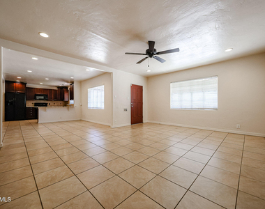 2616 N 8th Street - Photo Thumbnail 3