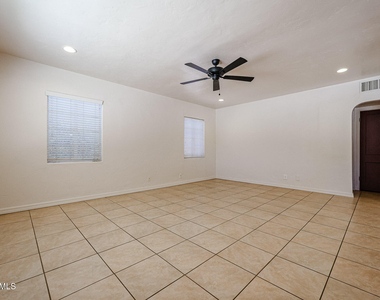 2616 N 8th Street - Photo Thumbnail 2