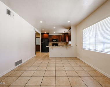 2616 N 8th Street - Photo Thumbnail 4