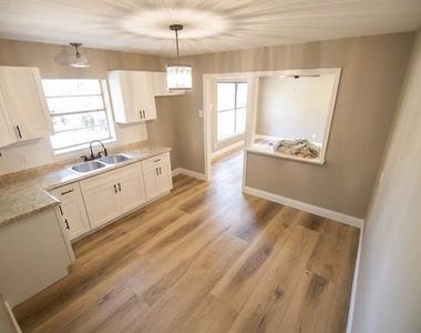3539 S Ewing Avenue - Photo Thumbnail 2