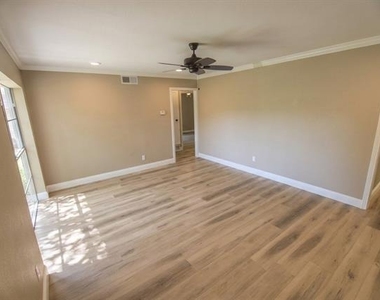 3539 S Ewing Avenue - Photo Thumbnail 1