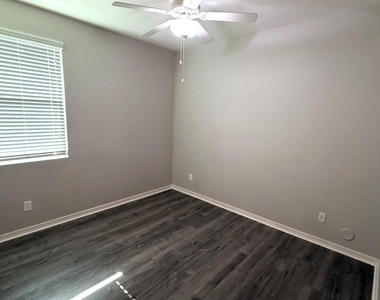 41320 W Palmyra Lane - Photo Thumbnail 4