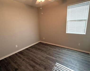 41320 W Palmyra Lane - Photo Thumbnail 2