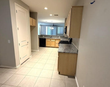 41320 W Palmyra Lane - Photo Thumbnail 6
