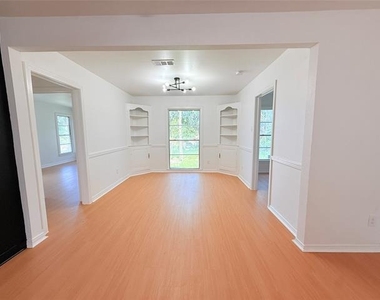 1947 Berwick Avenue - Photo Thumbnail 1
