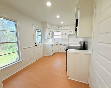 1947 Berwick Avenue - Photo Thumbnail 6