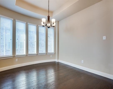 309 Harcourt Avenue - Photo Thumbnail 9
