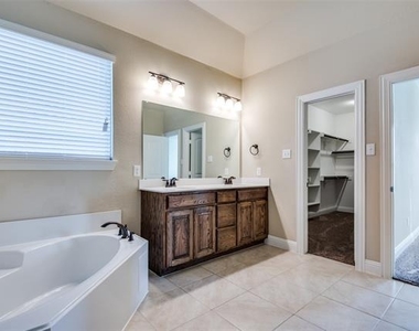 309 Harcourt Avenue - Photo Thumbnail 18