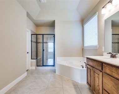 309 Harcourt Avenue - Photo Thumbnail 17