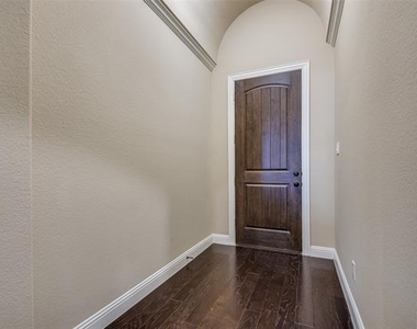 309 Harcourt Avenue - Photo Thumbnail 2