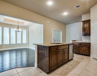 309 Harcourt Avenue - Photo Thumbnail 8