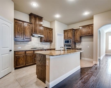 309 Harcourt Avenue - Photo Thumbnail 6