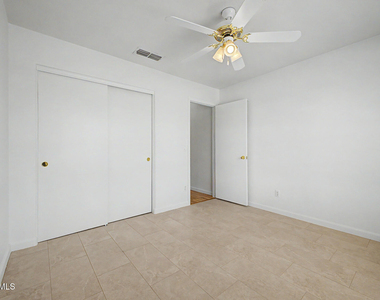 4626 E Charleston Avenue - Photo Thumbnail 24