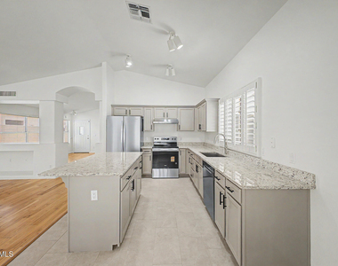4626 E Charleston Avenue - Photo Thumbnail 10