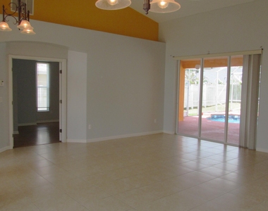 2126 Sw Gailwood Street - Photo Thumbnail 4
