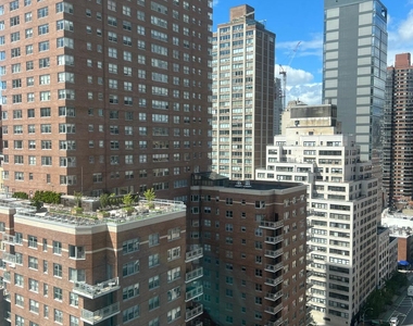 East 71st Street - Photo Thumbnail 7