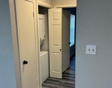 1730 Crest Point Drive - Photo Thumbnail 5