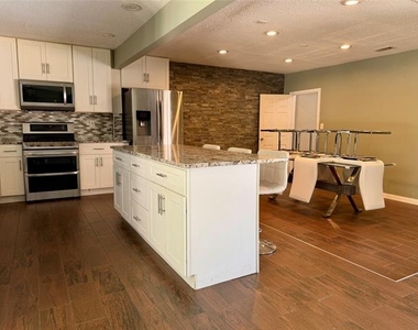 3205 18th Street - Photo Thumbnail 8