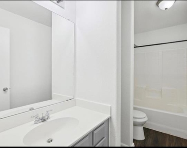 1446 Sax Leigh Drive - Photo Thumbnail 14