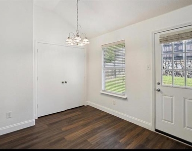1446 Sax Leigh Drive - Photo Thumbnail 6