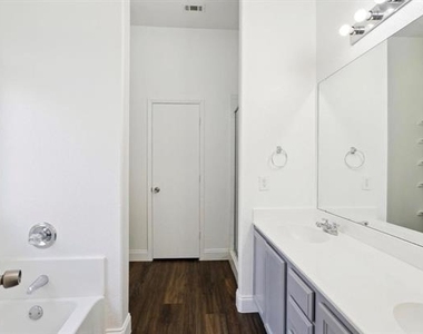 1446 Sax Leigh Drive - Photo Thumbnail 9