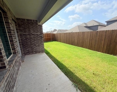 1313 Hopes Lake Drive - Photo Thumbnail 8