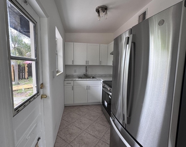 4310 Ne 13th Avenue - Photo Thumbnail 5