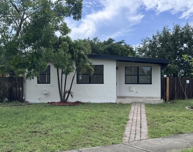 4310 Ne 13th Avenue - Photo Thumbnail 1